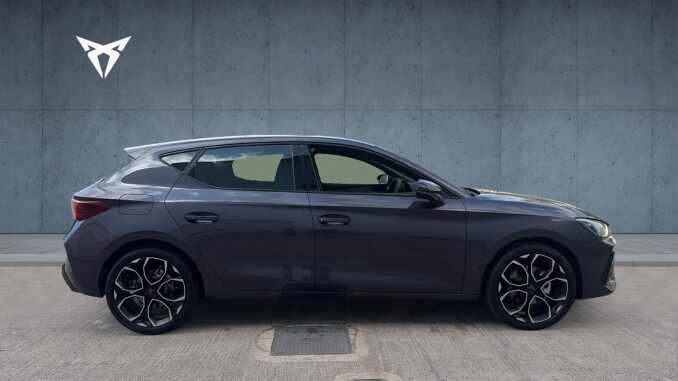 CUPRA Leon 1.5 eTSI 150 V2 5dr DSG [18Inch  alloy] Petrol Hatchback - Image 4